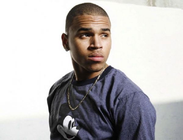 CHRIS BROWN Tops U.S. Album Chart For First Time CHRIS BROWN Tops U.S. Album Chart For First Time