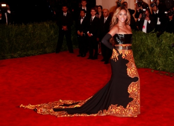 Is Beyonc� Pregnant Again? {MET GALA PHOTOS}