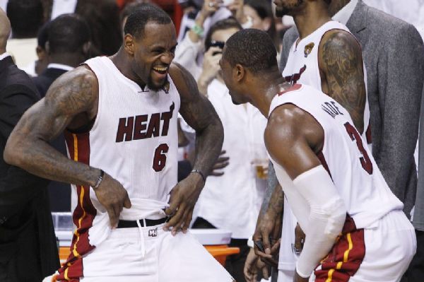 LEBRON JAMES Celebrating At Liv Night Club After Winning The NBA Title [VIDEO]