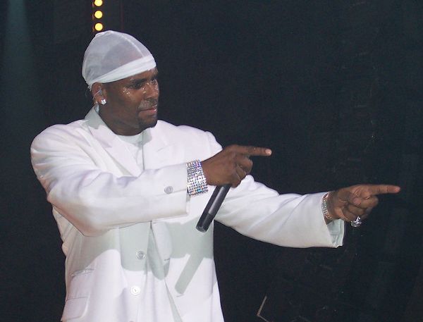 R.KELLY Has Emergency Surgery On Tonsils