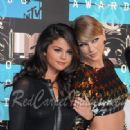 Singers Selena Gomez and Taylor Swift