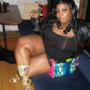 That's a whole lotta thigh!