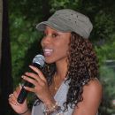 Dondria Speaking To The Kids
