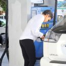 Yes, Halle Berry pumps her own gas