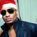 Que with Santa Hat