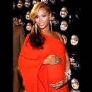 Beyonce shows off her pregnancy on the 2011 MTV Video Music Awards Red Carpet