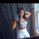 A fine dime who looks to take pictures of herself