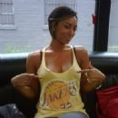 Keri Hilson is clearly a Lakers fan