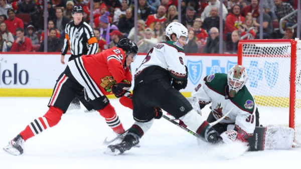Blackhawks Beat Coyotes