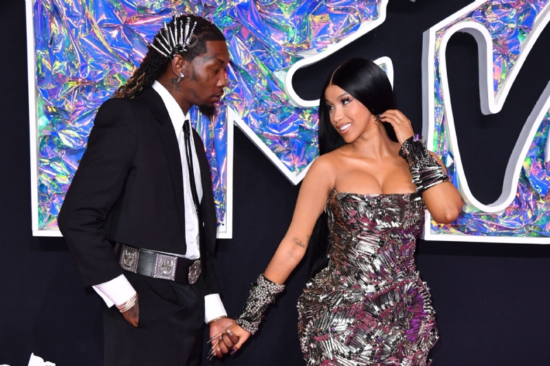 Offset Spotted With Mystery Girl During Dubai Shopping Trip Amid Cardi B Divorce