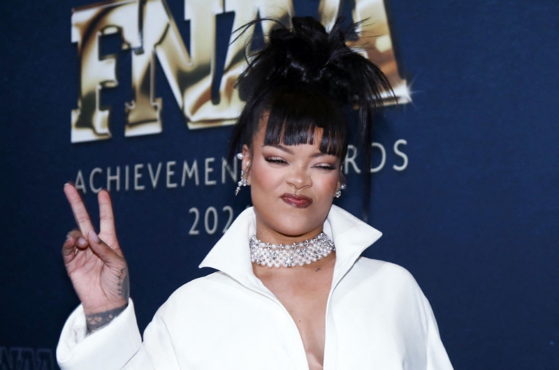 Rihanna Spotted Headed Into A Recording Studio - Fans Assume 'R9' Is Coming