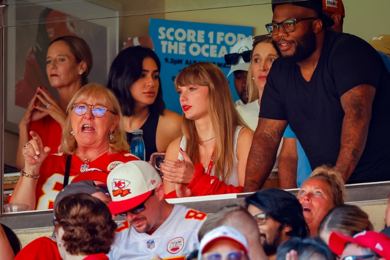 Travis Kelce Sleeps Over Taylor Swift's Apartment Before Chiefs' Game