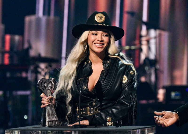 'SirDavis In My Bones': Beyoncé Celebrates New Whisky At California Crown Race With Jay-Z, Damson Id