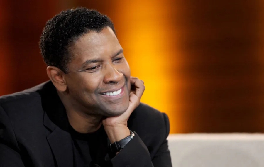 Denzel Washington in Heated Exchange with Autograph Seekers Outside NY