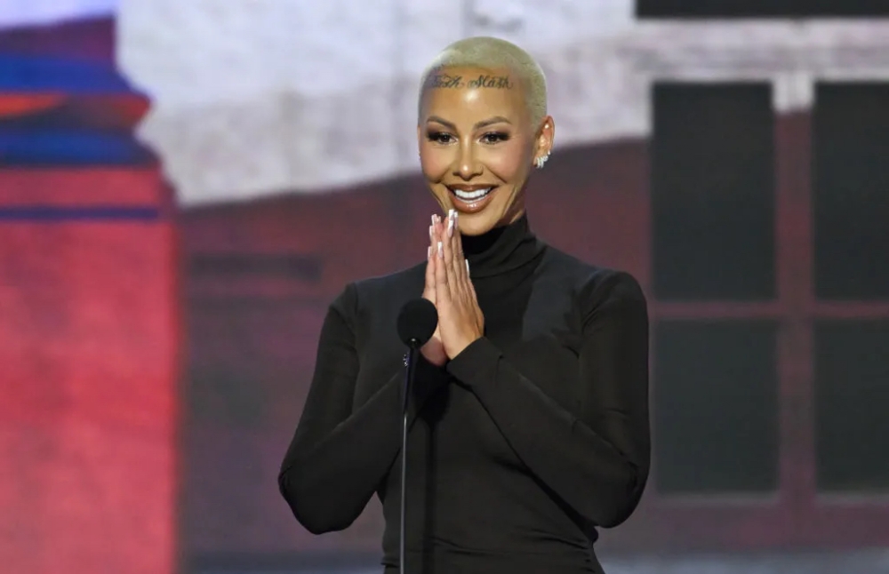 MAGA Glazer Amber Rose Ridiculously Claims Beyoncé "Stole Her Speec