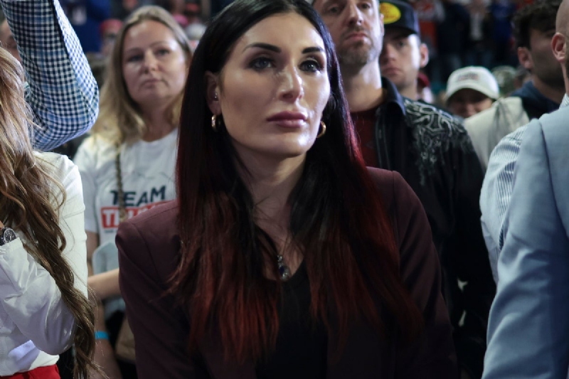 Laura Loomer is advising Trump to turn on MAGA heroes like Tucker Carlson, report