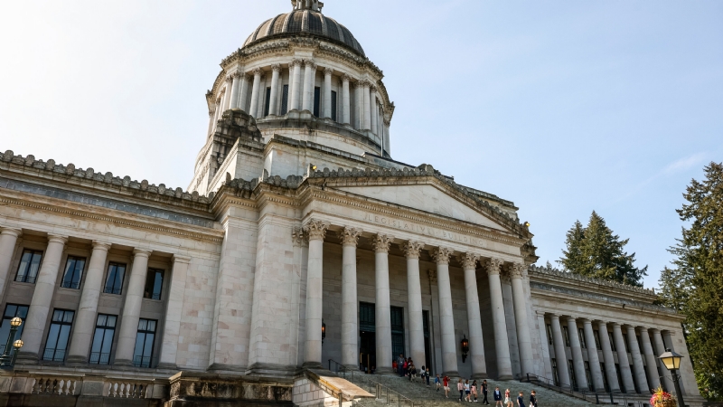 Man Breaks Into Washington State Capitol, Toppling Statues and Setting Fire