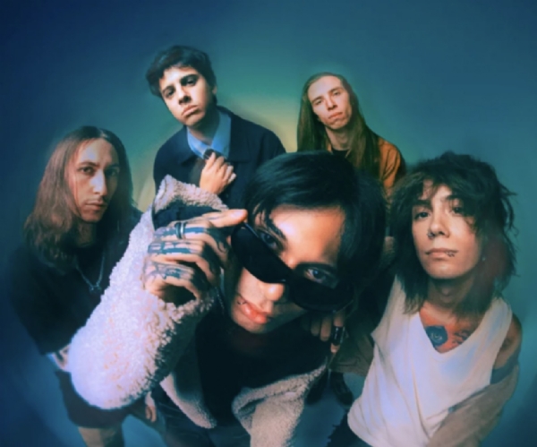 Stain The Canvas Confronts Media Obsession on "Vultures" ft. Distant