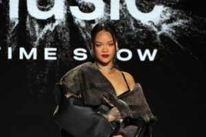 Rihanna Reaches New Streaming Milestones as "Man Down" Surpasses 1 Billion Views