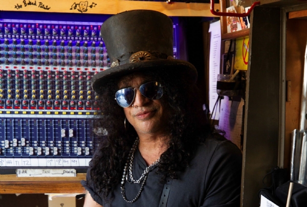 Slash Shares Update on new Guns N Roses Album: It's Coming