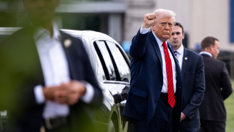 The Trump Split Screen: A Peacemaker Abroad, a Retribution Campaign at Home