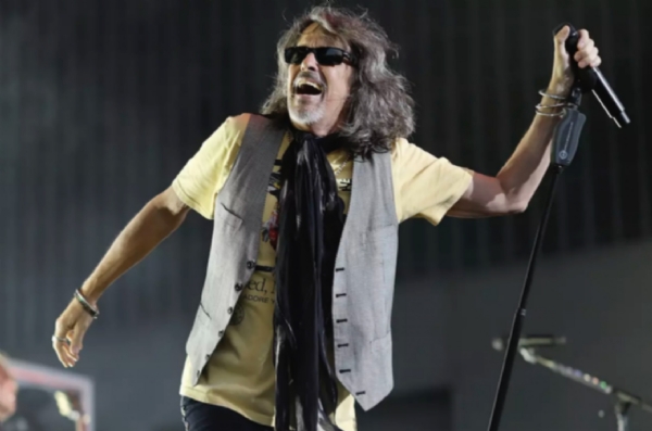 Vocalist Kelly Hansen Performs Emotional Final Show With Foreigner After Two Decades With The Band