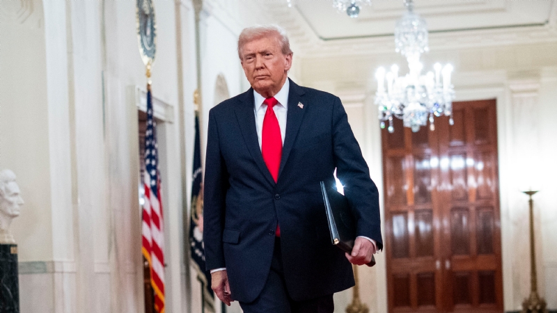 The Shutdown is Stretching On. Trump Doesn't Seem to Mind.