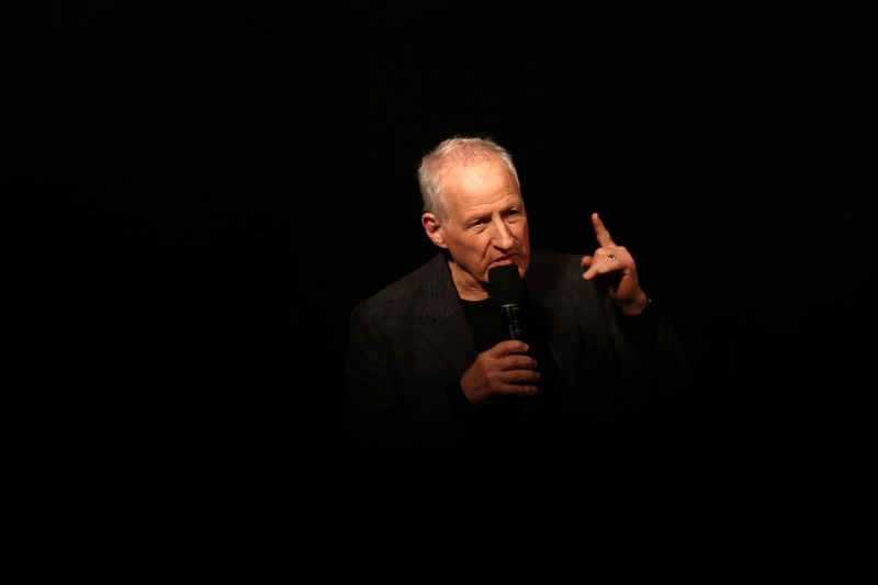 Michael Mann Talks Amazon MGM-United Artists 'Heat 2' Deal Theatrical Implications & Possible AI Use