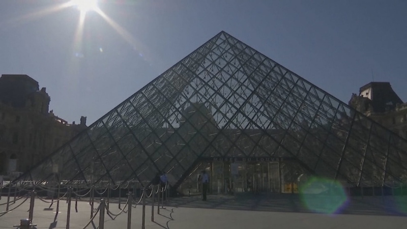 Video Breaking News: Louvre robbery
