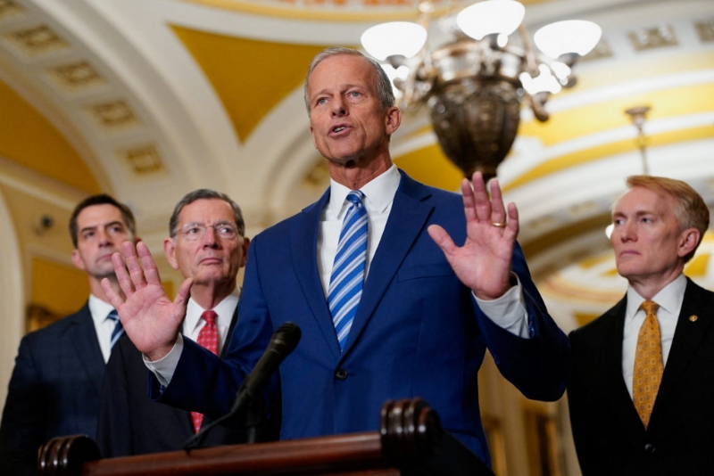 Senate Republicans head to the White House in a show of unity as the shutdown enters its 4th week