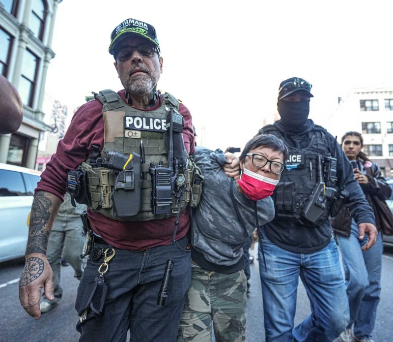 BREAKING: ICE conducts raid on Chinatown's Canal Street, multiple people detained as New Yorkers rag