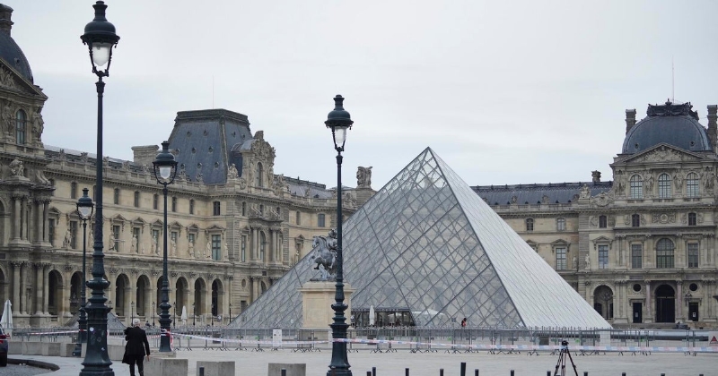 Arrests made in crown jewelry heist at Paris' Louvre museum, prosecutors say