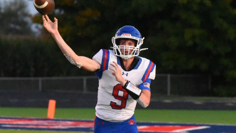 Mendon takes down Lenawee Christian in offensive showcase as teams combine for 1,126 yards