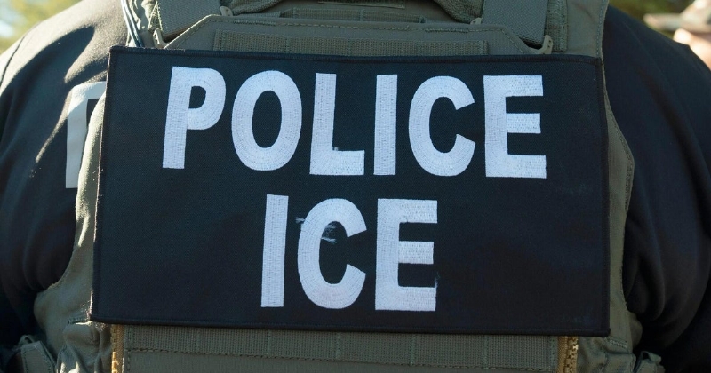 Federal agents break car window, detain 2 people during traffic stop in Addison, Illinois