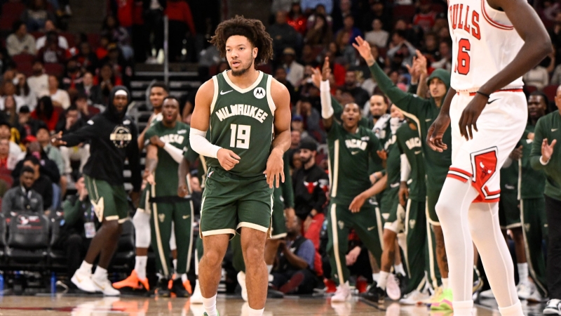 How did former Alabama basketball star Mark Sears do in NBA debut with Milwaukee Bucks?