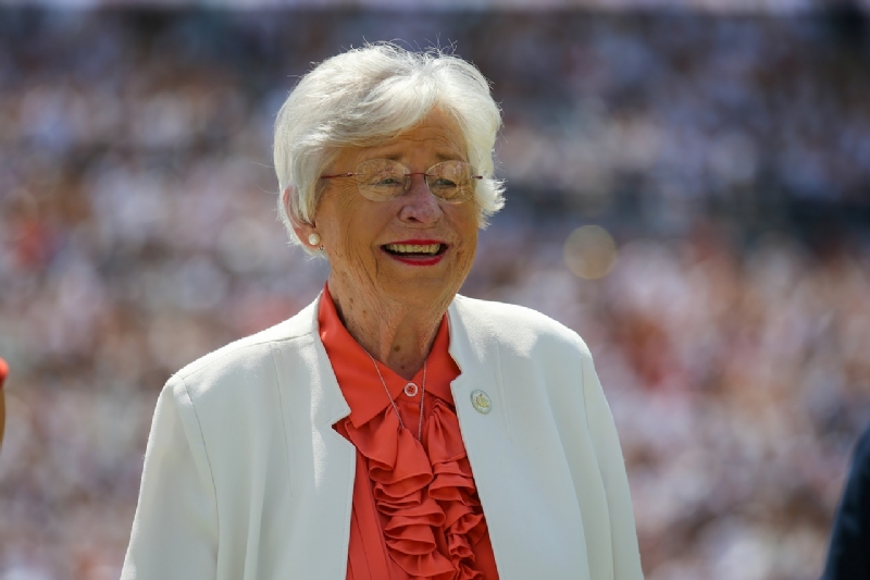 Alabama Gov. Kay Ivey: Democrats should 'get on board,' fund SNAP and end government shutdown