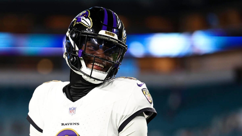 Ravens top Dolphins in Lamar Jackson's return; World Series will end in Toronto; NFL, college footba