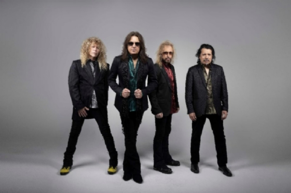 Legendary Heavy Metallers STRYPER Share New Single "On This Holy Night"
