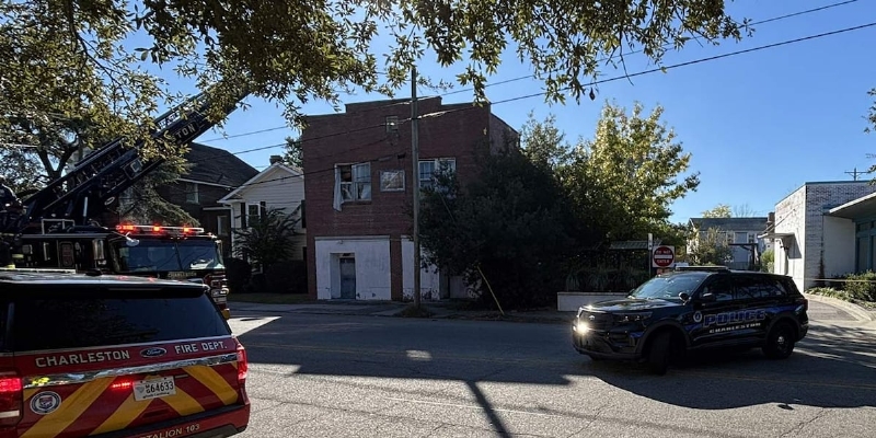 Charleston Police respond to partial downtown building collapse