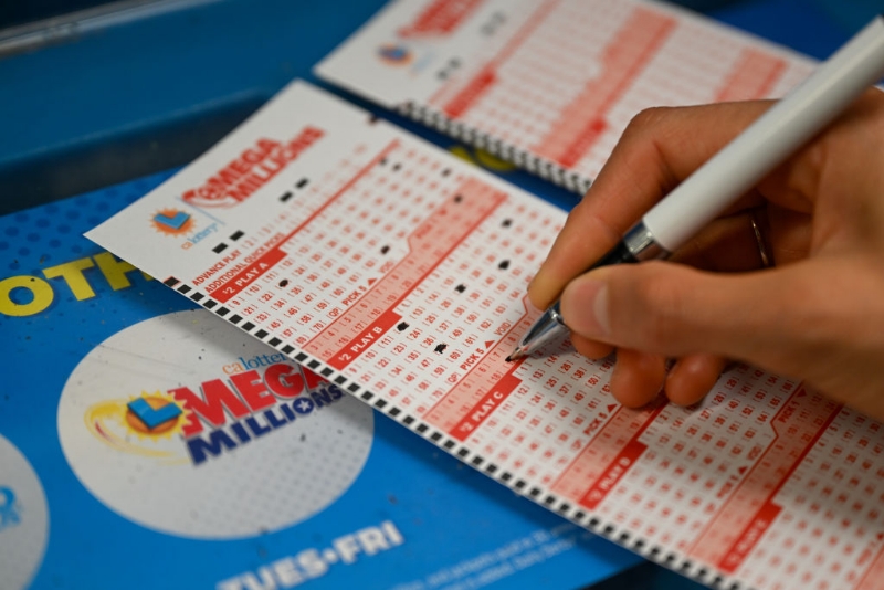 Chatty Consequences: Maine's $1.3B Lottery Winner Sues Baby Mama For Telling His Parents He Won