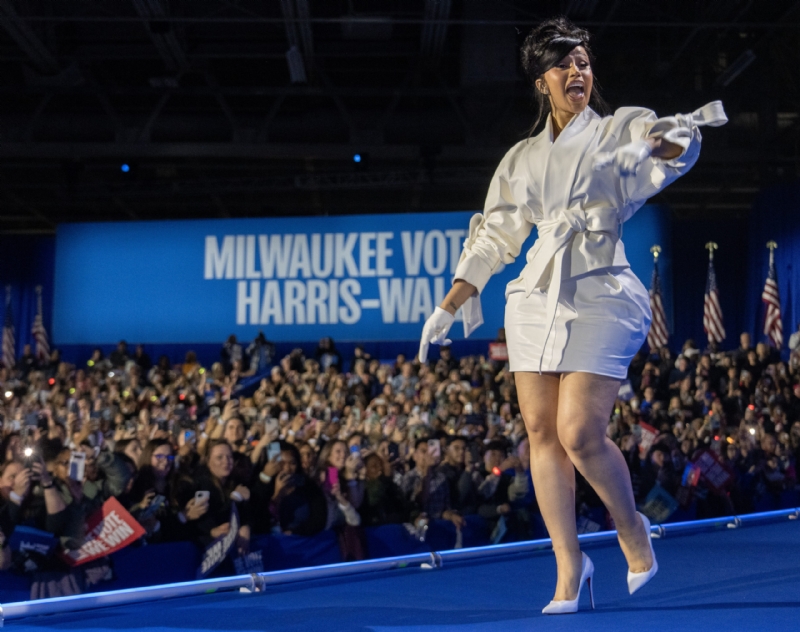 Cardi B Drops Nude Photo Of Melania Trump To Fire Back At Donald Trump Supporters