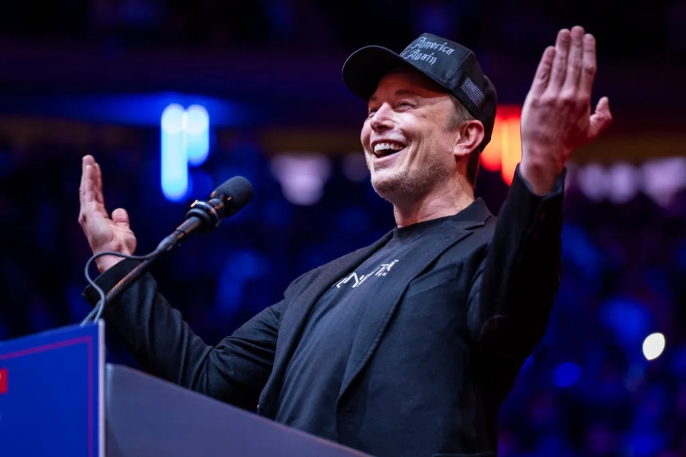 Elon Musk Was SALTY About Dana Carvey's 'SNL' Impression of Him,