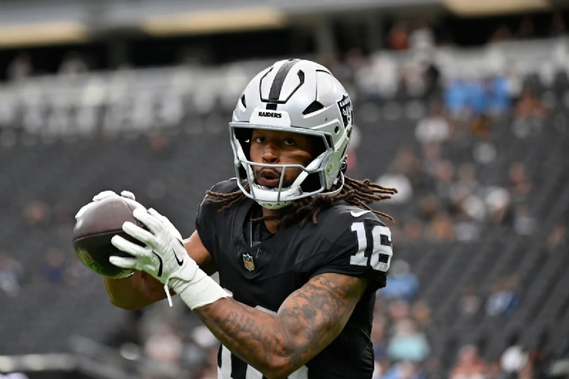 NFL trade deadline news, injury updates: Raiders trade Jakobi Meyers to Jaguars, Cowboys acquire Log