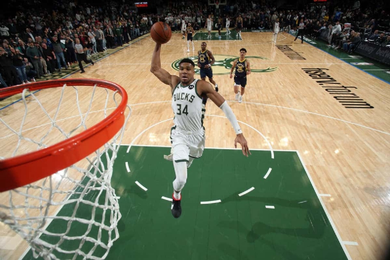 Giannis Antetokounmpo Says He Got Black Eye Stopping Purse Snatcher at Grocery Store