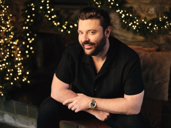 Chris Young Shares Two New Spirited Songs Ahead Of Upcoming Christmas Headlining Tour