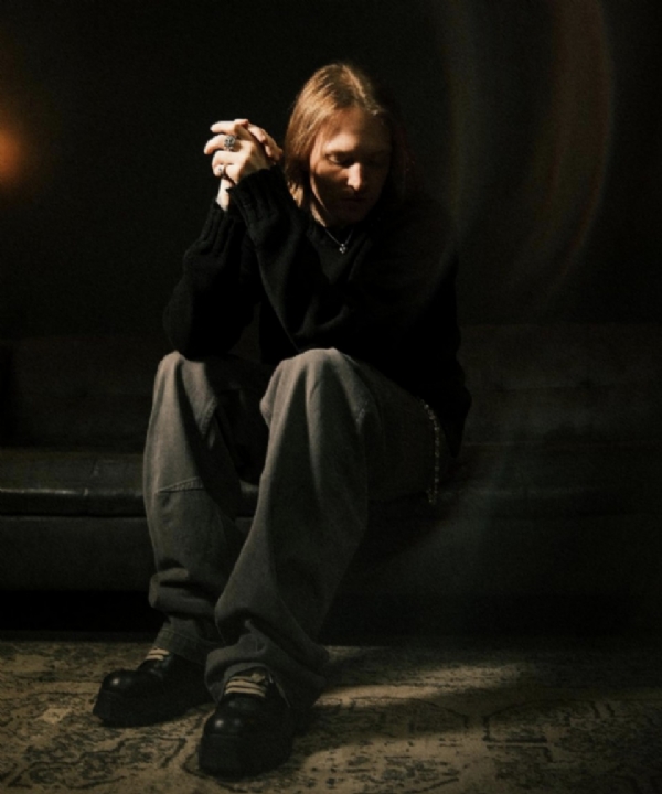 Post-Genre Insurgent ZERO 9:36 Shares New Single "Holding On"