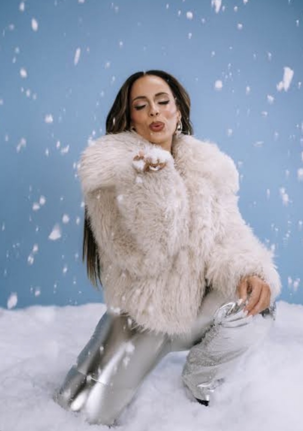 Blanca llega con su primer EP navideño en Radio Refugio