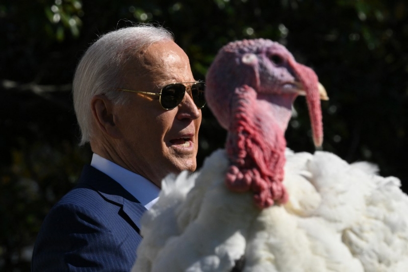 It's Giving... Thanks! Funniest, Wildest & Messiest Tweets From Thanksgiving 2024