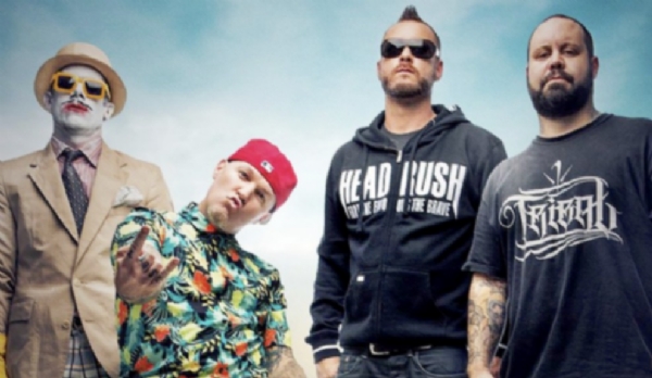 Limp Bizkit Pays Tribute To Sam Rivers During Band's First Show Since Bassist's Death