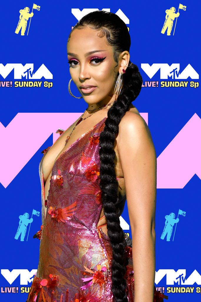 Doja Cat Finally Does Her Own Silhouettechallenge Video Doja Cat Finally Does Her Own Silhouettechallenge Video
